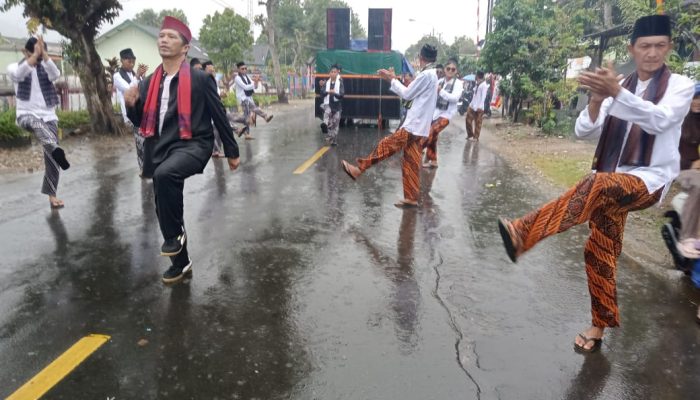 Hujan Deras Tak Jadi Halangan! Desa Tanjungpuro Buktikan Semangat Juang di Karnaval Ngadirojo Pacitan