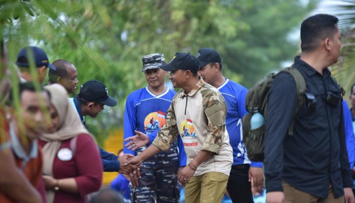 Ribuan Bendera Merah Putih Kibarkan Semangat Pacitan ke Dunia, AHY Siap Hadir di Puncak Ekspedisi Spektakuler!