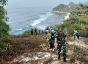 Ribuan Bendera Merah Putih Kibarkan Semangat di Pantai Selatan Pacitan! Camat Pringkuku: 23 Pantai Siap Jadi Magnet Wisata Dunia