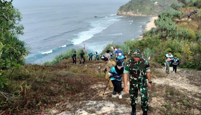 Ribuan Bendera Merah Putih Kibarkan Semangat di Pantai Selatan Pacitan! Camat Pringkuku: 23 Pantai Siap Jadi Magnet Wisata Dunia