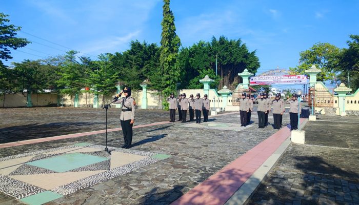 Polwan Polres Tegal Tanamkan Semangat Kepahlawanan Lewat Ziarah dan Tabur Bunga