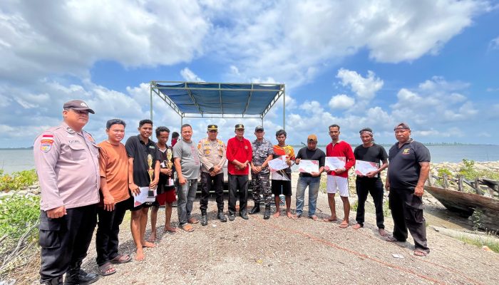 MEMERIAHKAN HUT RI KE-80 DESA KETAM PUTIH KEC.BENGKALIS KAB.BENGKALIS MENGGELAR PERLOMBAAN PACU SAMPAN LAYAR