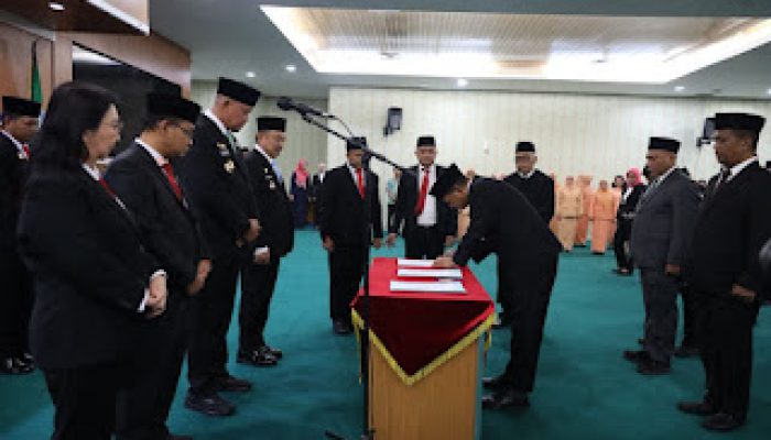 Wali Kota Bekasi Tri Adhianto Melantik Sekaligus Merotasi 19 Pejabat Esselon Ii Di Pemerintah Kota Bekasi