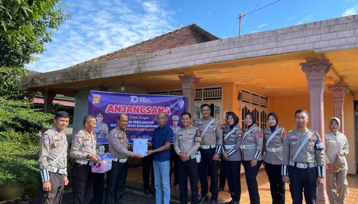 HUT Lalulintas Bhayangkara Ke 70, Kasat Lantas Polres Banyuasin Lakukan Anjangsana Ke Purnawirawan Polri