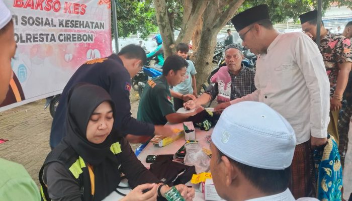 Polresta Cirebon Gelar Bakti Sosial Kesehatan Gratis di Masjid Ar Rodloh