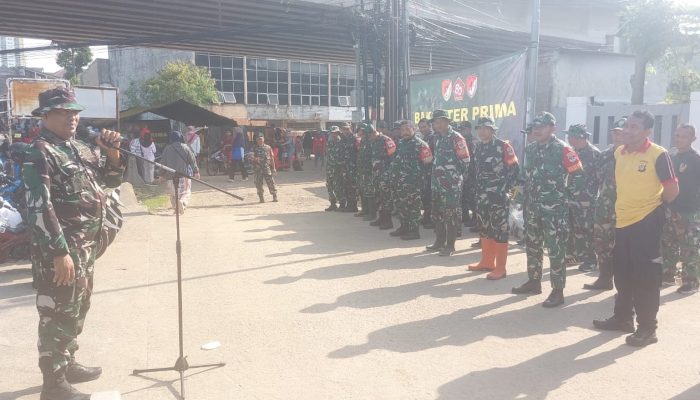 Sambut Hut Tni Ke-80, Kodim 0505/Jt Bersama Warga “Geruduk” Sungai Kalibata Untuk Aksi Bersih-Bersih.