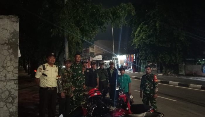 Kodim 0505/JT Gelar Patroli/Siskamling Bersama Komduk di Wilayah Pasar Rebo.