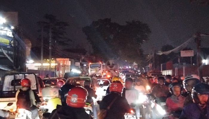 Kemacetan panjang ruas jalan cileunyi dan cibiru