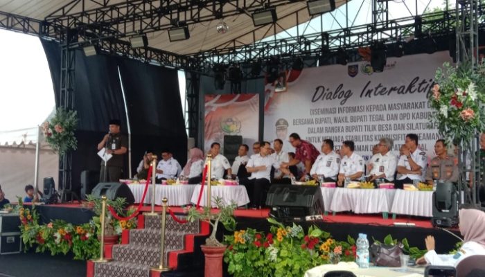 Disambut Hangat Warga, Bupati Ischak Dialog Interaktif di Grobog Kulon