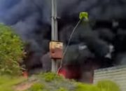 Rumah inisial Y, Terbakar didesa senamat Diduga Rumah Terbakar Penyimpanan minyak bayat dan subsidi.
