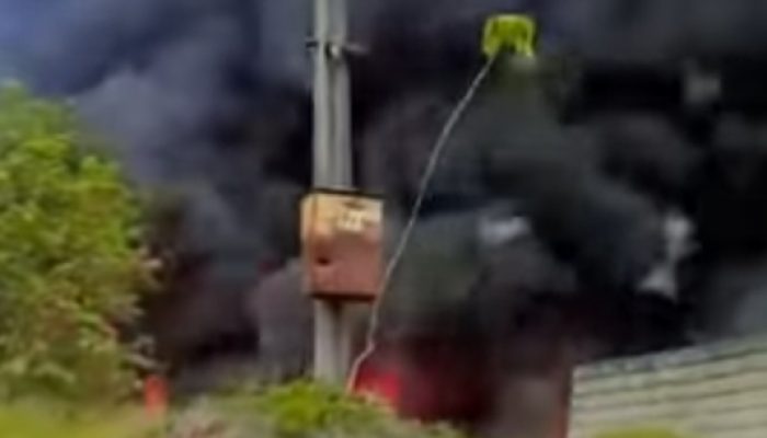 Rumah inisial Y, Terbakar didesa senamat Diduga Rumah Terbakar Penyimpanan minyak bayat dan subsidi.