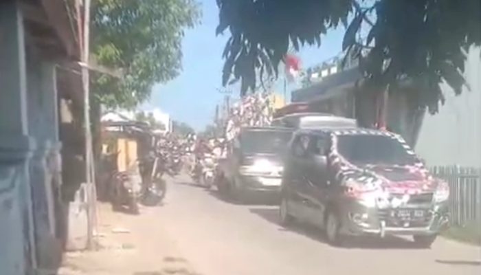 Saaman ( Odoy ) Ketua Korcam Muara Gembong LSM Prabhu Indonesia Jaya Penuh Rasa Syukur Peringatan Maulid Nabi Muhammad SAW di Pantai Sederhana
