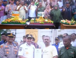 Bupati Tebo Terima Aksi Unjuk Rasa Serikat Petani Indonesia (SPI) dan Gelar Potong Tumpeng Hari Tani Nasional ke-65