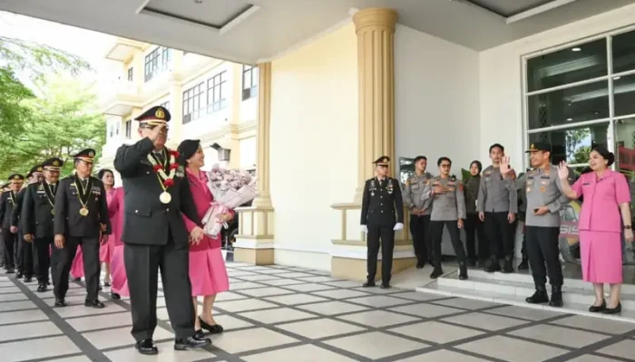 Kapolda Jambi pimpin wisuda purna bakti pengabdian diakhiri dengan pedang pora penuh haru