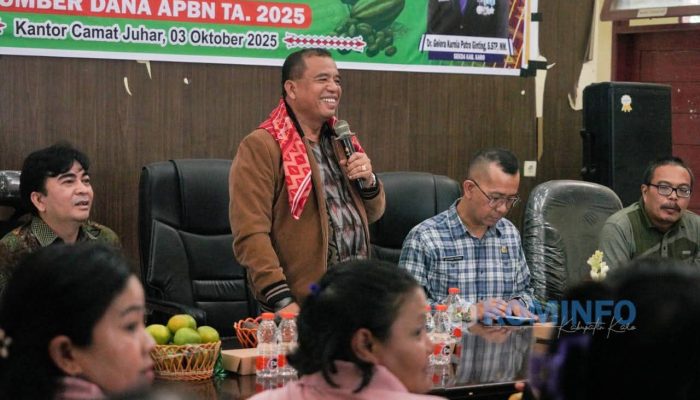Bupati Karo Serahkan 100 Ribu Batang Benih Kakao kepada Kelompok Tani