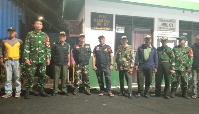 Guna Ciptakan Wilayah Aman, Kodim 0505/JT Gelar Patroli Tiga Pilar di Pasar Rebo.