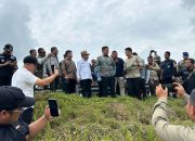 gubernur sumsel tinjau lahan cetak sawah di desa arisan jaya kecamatan pemulutan barat, personil polsek pemulutan lakukan pengamanan 15 Img 20251003 Wa00120K7Po5Q