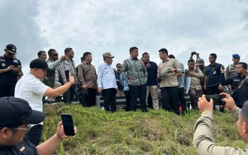 gubernur sumsel tinjau lahan cetak sawah di desa arisan jaya kecamatan pemulutan barat, personil polsek pemulutan lakukan pengamanan 7 Img 20251003 Wa00120K7Po5Q