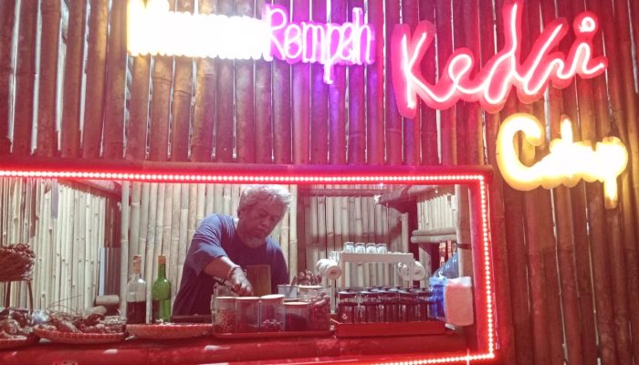 Kedai Cabup di Pantai Pancer Door Pacitan Sajikan Minuman Rempah Kekinian, Dengan Resep Nenek Moyang yang Bikin Nagih dan Menyehatkan!