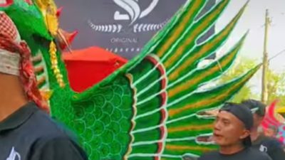 Karnaval Haul Buyut Nyi Mas Gandasari Ke 104 Desa Kasugengan Kidul,Berlangsung Meriah.