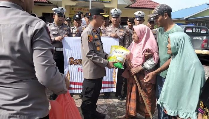 Polsek Kandis Gelar Jumat Berbagi: Wujud Nyata Kepedulian Polri untuk Masyarakat