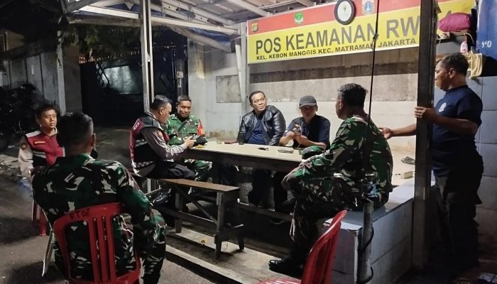 Kodim 0505/JT Gelar Patroli/Siskamling Bersama Komduk di Matraman Guna Tingkatkan Sinergitas Keamanan Lingkungan.