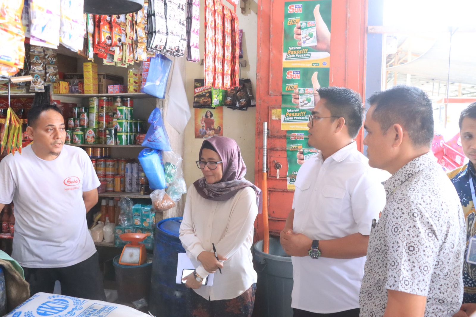 pastikan harga sesuai het, satgas pengendalian harga beras sidak pasar lhoksukon 2 Img 20251025 Wa0018