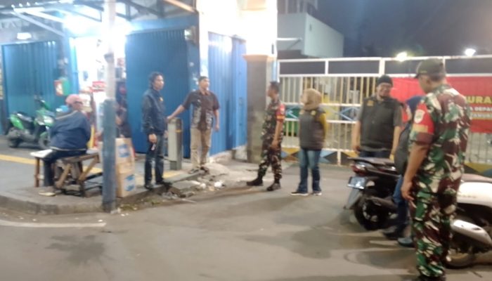 Wujud Sinergi Jaga Keamanan Wilayah Pulogadung, Kodim 0505/JT dan Komduk Gelar Patroli/Siskamling