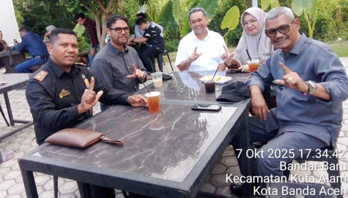 Kabiro Langsa M. Amin Silaturahmi Serta Ngopi Bersama HM Nasir Djamil dan Hakim Tipikor H Firmansyah di Hoco Kopi