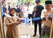 Hj.Hesnidar Haris serahkan kursi Roda dan dampingi terapi,pengobatan warga tunas mudo muaro jambi,