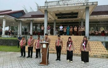 ditengah hujan deras wabup t.zainal pimpin upacara jambore pramuka 11 14 01 11 Img 20251122 121258