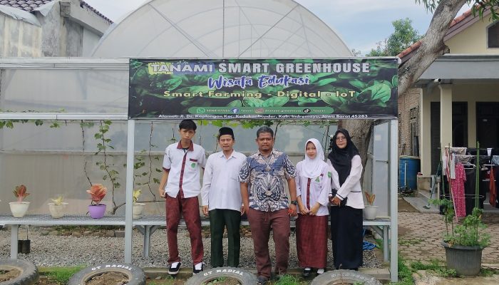 Sekolah Menengah Kejuruan (SMK) Nahdlatul Ulama Krangkeng, Kabupaten Indramayu, melaksanakan kegiatan wisata edukasi ke Tanami Smart Greenhouse
