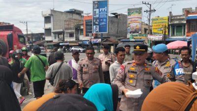 Polri Untuk Masyarakat, Polsek Sunggal Laksanakan Jum’at Barokah “Rezeki yang Kita Dapat, Ada Bagian Orang Lain”
