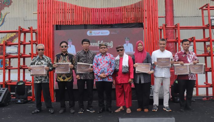 Pemkab Cirebon Lestarikan Budaya dan Dongkrak Ekraf Lewat Festival Jamblang 2025
