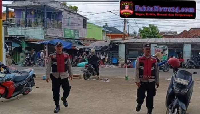 Personil Polsek Mariana Gelar Patroli Kaki, Jaga Keamanan Pasar Milik Kelurahan