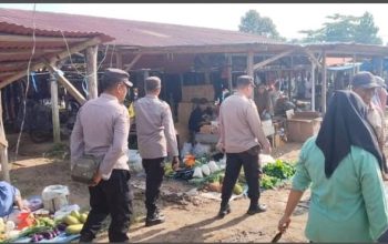 polsek muara padang gelar patroli dialogis presisi di pasar sidomulyo 18, kembangkan rasa aman warga 8 Img 20251203 Wa00141