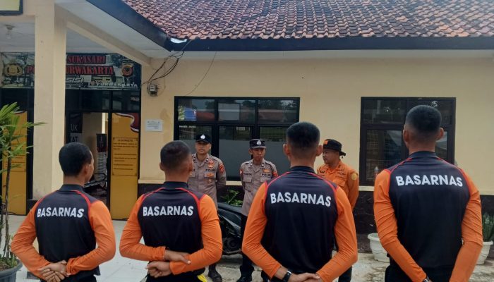 Bersama Tim SAR Gabungan, Polres Purwakarta Lakukan Pencarian Korban Tenggelam Di Waduk Jatiluhur