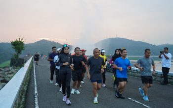 di tengah padatnya persiapan nataru, kapolda jabar gelar lari pagi bareng personel di purwakarta 6 Img 20251204 Wa0008
