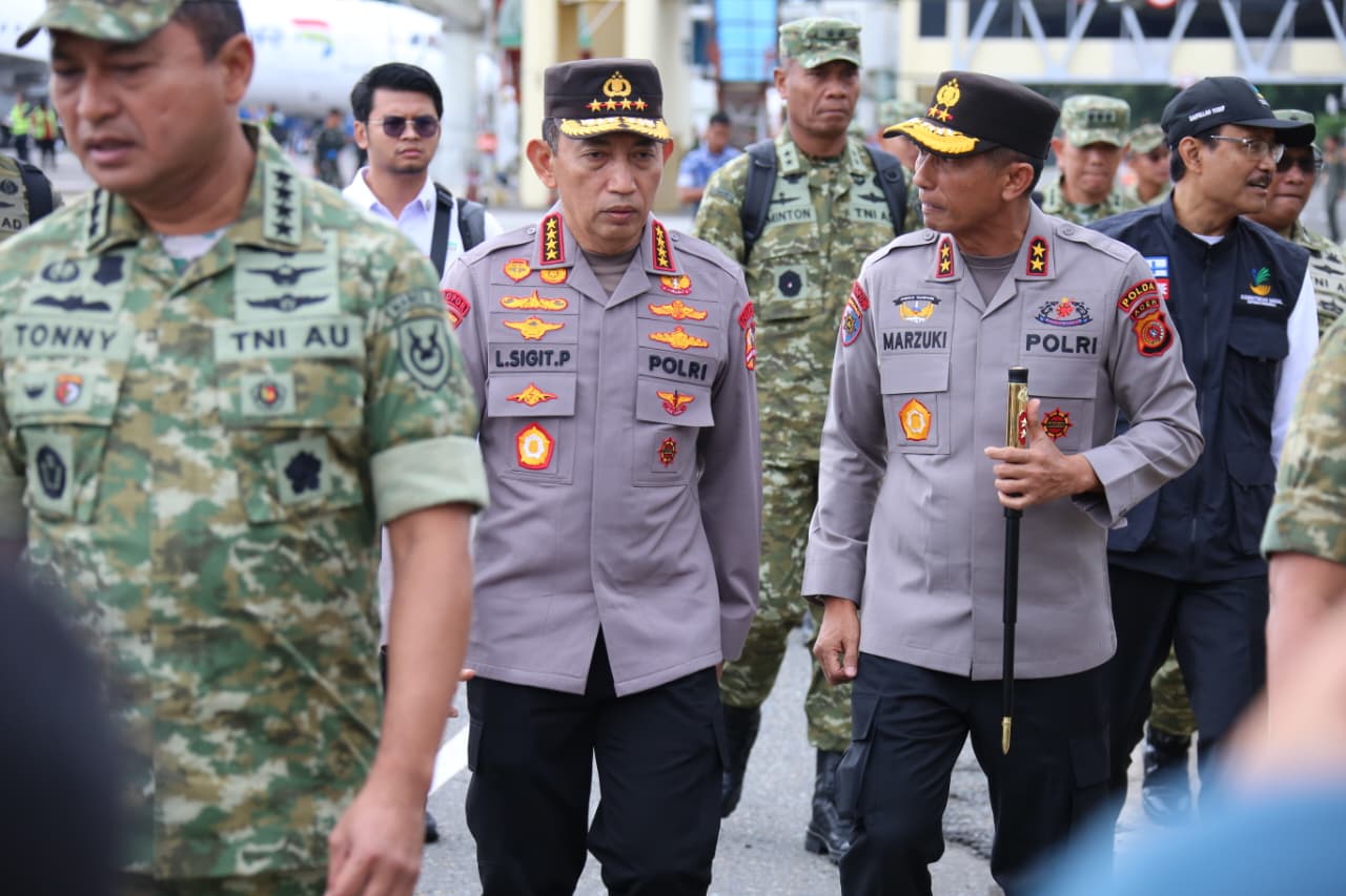 presiden dan kapolri tiba di aceh: tinjau lokasi banjir dan pemasangan jembatan bailey di bireuen 2 Img 20251207 Wa0031