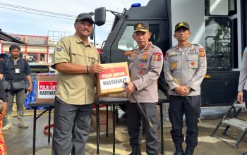 kapolri tinjau posko pengungsian di aceh tamiang, salurkan bantuan ke korban bencana 8 Img 20251211 Wa0001