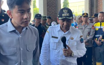 kapolda aceh dampingi wapres gibran tinjau lokasi banjir bandang di pidie jaya 8 Img 20251217 Wa0024