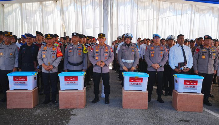 Kapolri Beri Motivasi dan Apresiasi kepada Anggota Polri Terdampak Bencana di Sumbar