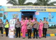 Kapolres Purwakarta Bersama Bhayangkari Gelar Bakti Sosial Di Pos Pengamanan Operasi Lilin Lodaya 2025