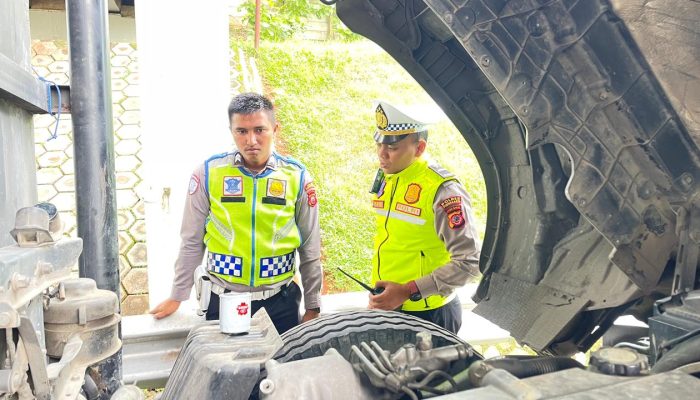 Operasi Lilin Lodaya, Satlantas Polres Purwakarta Imbau Pengendara Sumbu Tiga di Tol Cipali