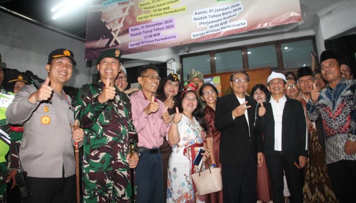 Kunjungan Ke Gereja Bersama Forkopimda, Kapolres Purwakarta Ciptakan Malam Natal Penuh Kedamaian dan Rasa Aman