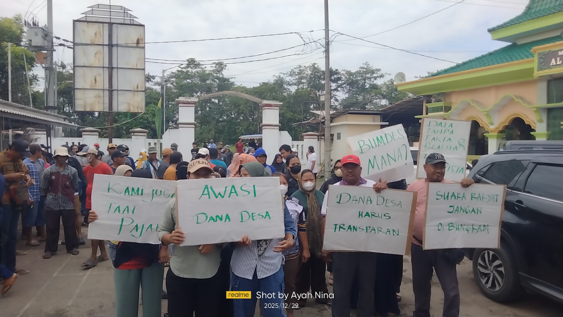 aksi garang di cipedang berujung audiensi terbuka, pemdes serahkan lkpj dan lppd 2 Img20251229092954 01