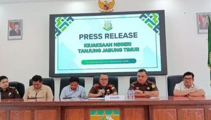 Kejari tanjabtim Rp.1,66 Milyar selamatkan uang negara 6 tersangak di tetapkan