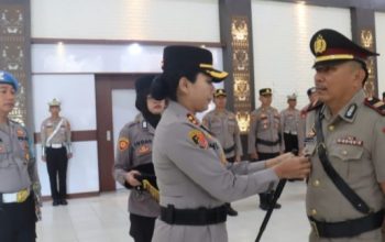 kapolres lampung timur pimpin upacara pelantikan dan pengambilan sumpah jabatan kapolsek marga tiga 5 Img 20251215 190247