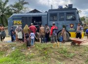 Sat Samapta Polres Aceh Utara Salurkan Air Bersih Ke Sejumlah Gampong Terdampak Banjir