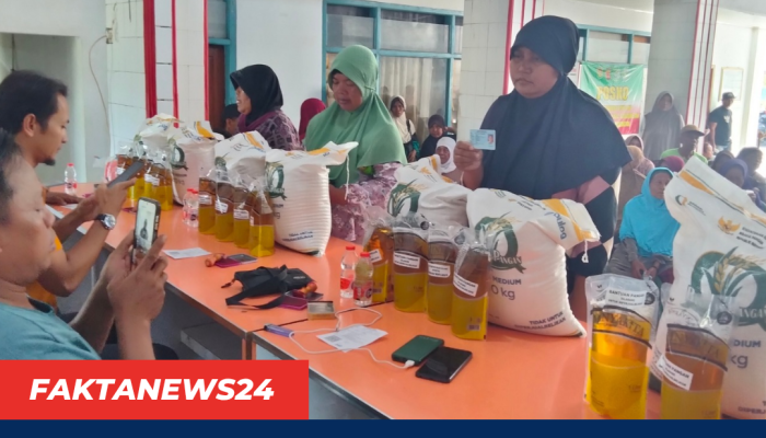 Ratusan KPM Padati Kantor Desa Ambil Bantuan Pangan